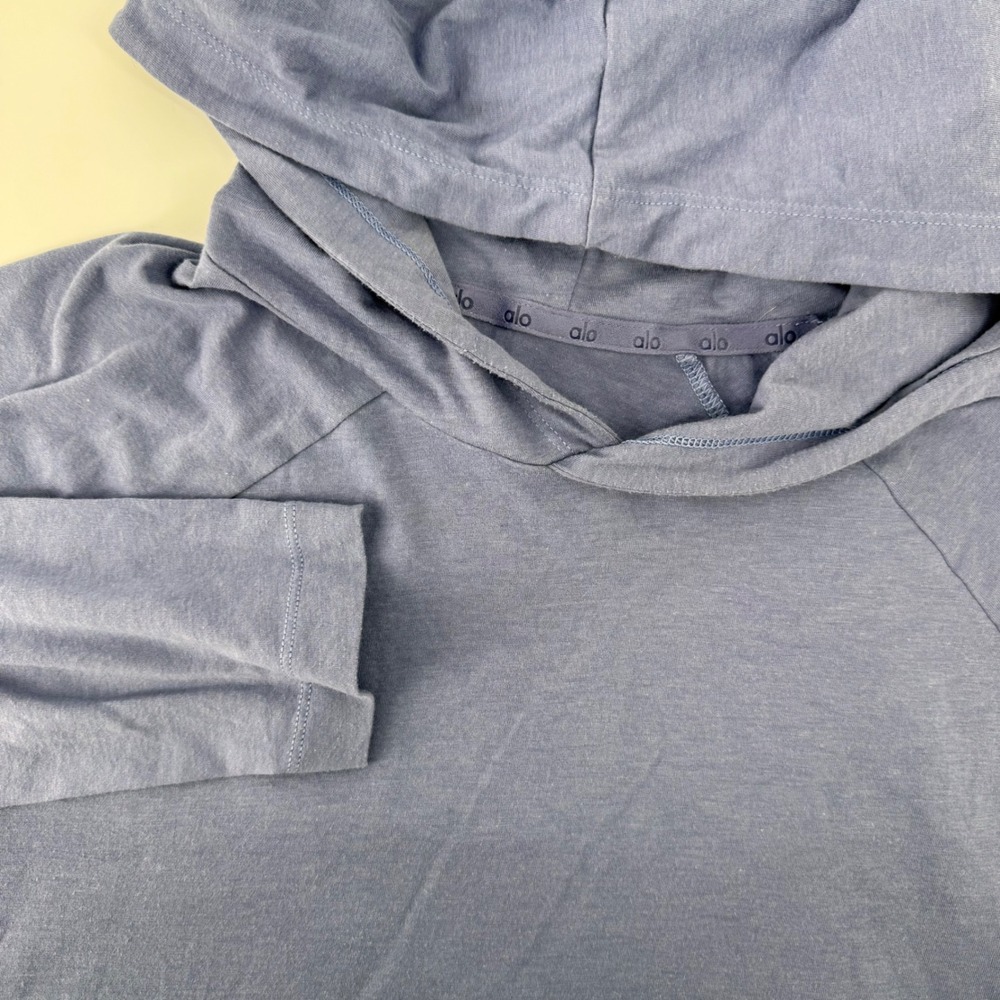 Alo Yoga Conquer Reform Hoodie Mens Medium Blue Long Sleeve Raglan Pullover